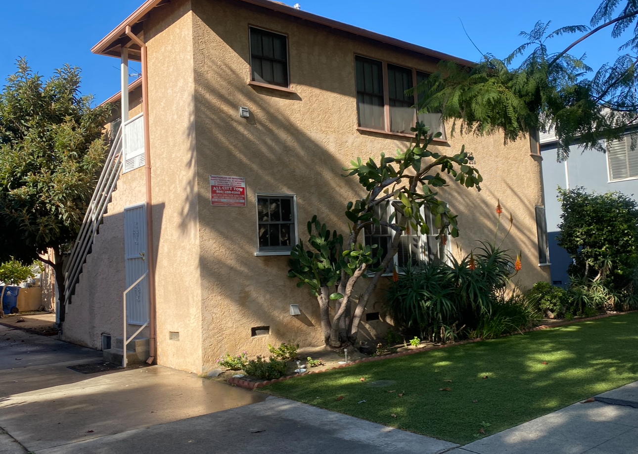 South Victoria Avenue - 3725
